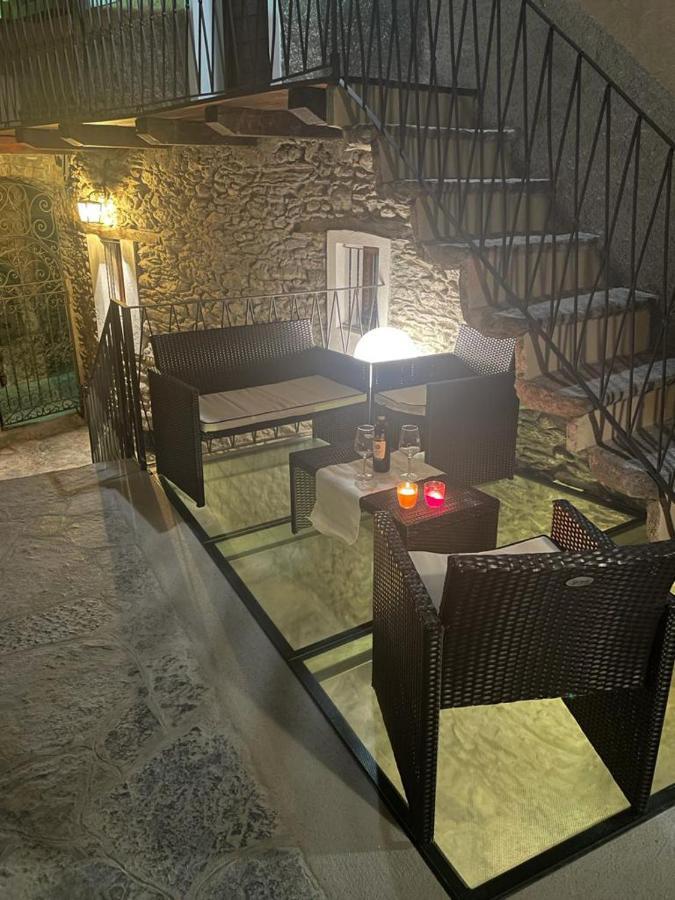 Independent Stone House With Lake View Musso Dış mekan fotoğraf