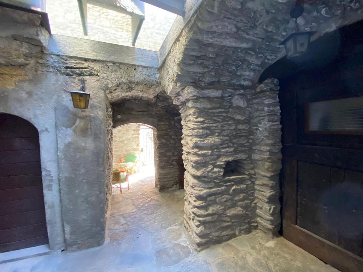 Independent Stone House With Lake View Musso Dış mekan fotoğraf